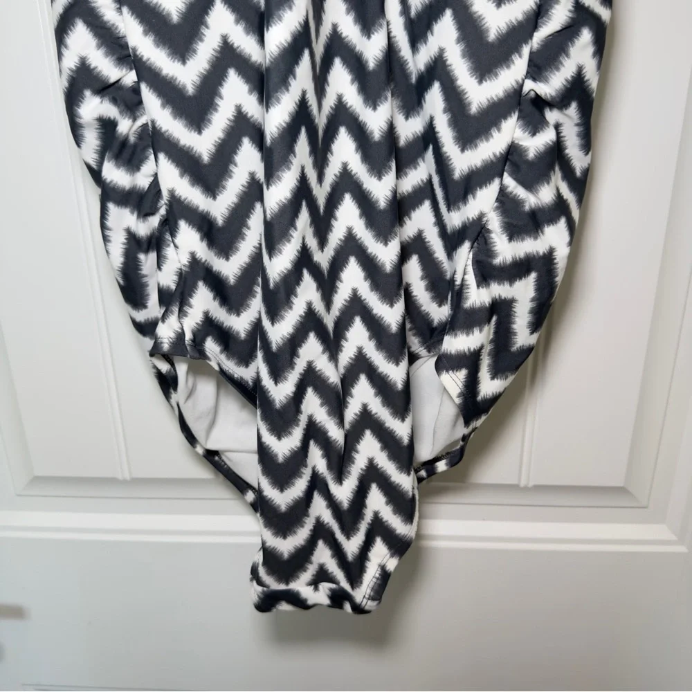 Liz Lange Maternity For Target Large Gray White Chevron Print One Piece Swimsuit